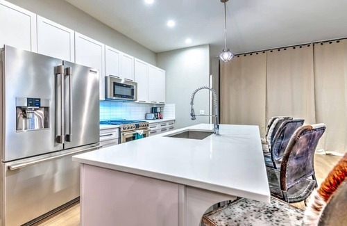 Berry Hill Casa | Brand New Large Luxury Home w Hot tub & Game Room!