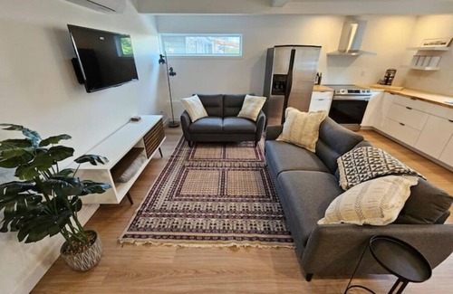 Okanagan-Similkameen Casa | Brand new, licensed suite at KVR trailhead