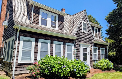 Silver Beach Casa | BRAND NEW LISTING! 5BD Home--A/C, Sunroom, Patio, Access to Association Beach