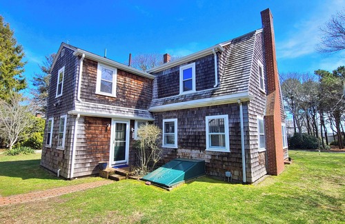 Silver Beach Casa | BRAND NEW LISTING! 5BD Home--A/C, Sunroom, Patio, Access to Association Beach