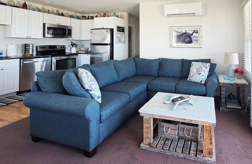 North Truro Condominio | BRAND NEW LISTING! 2BD Waterfront Condo--A/C, Balcony, Water Views & Amazing Sunsets, Direct Beach Access