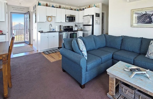 North Truro Condominio | BRAND NEW LISTING! 2BD Waterfront Condo--A/C, Balcony, Water Views & Amazing Sunsets, Direct Beach Access