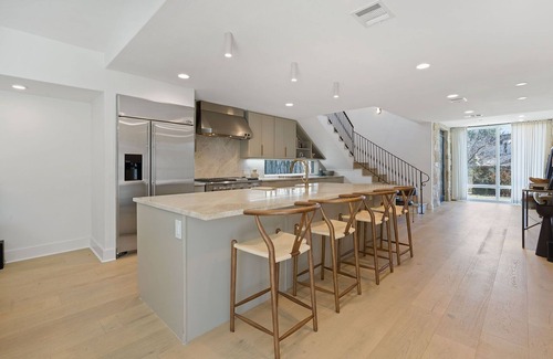 Barton Heights Casa | Brand New Listing for SXSW Week!!! Short Walk to Lake, Downtown and Zilker Park!