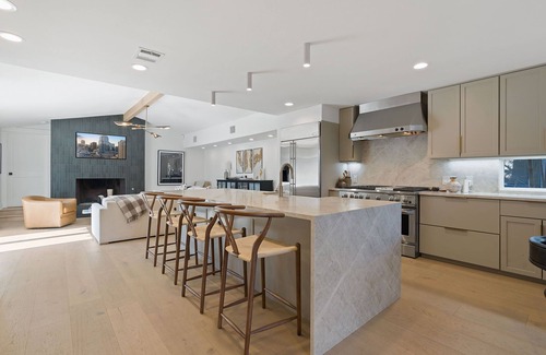 Barton Heights Casa | Brand New Listing for SXSW Week!!! Short Walk to Lake, Downtown and Zilker Park!