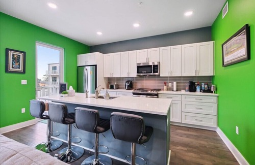 Bywater Condominio | BRAND NEW LISTING The Green Suite-w/garage parking & near French Qtr