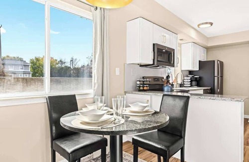 Roseville Apartamento | Brand New! Lower Flat 1BR Near Downtown, Roseville
