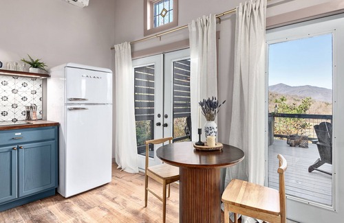 Black Mountain Cabaña | Brand New Luxe Retreat + Hot Tub