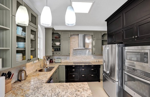 Victoria Park Casa | Brand New Luxury Vacation Home with heated POOL, walk to Las Olas & Beach