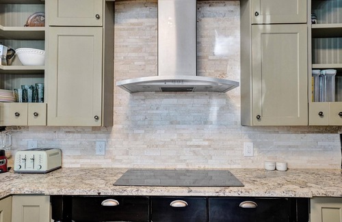 Victoria Park Casa | Brand New Luxury Vacation Home with heated POOL, walk to Las Olas & Beach