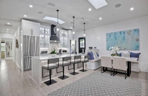 College West Casa | Brand New Luxurious 5-Bedroom House