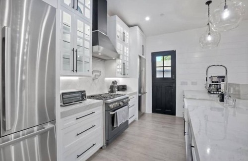 College West Casa | Brand New Luxurious 5-Bedroom House