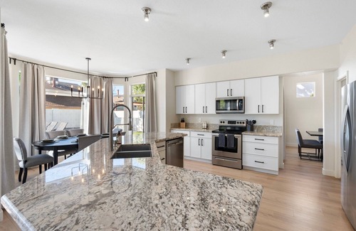 Chandler Casa | BRAND NEW, Luxurious 6-Bedroom Retreat w/ Heated Pool. SLEEPS 18