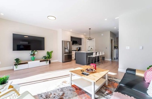 Halifax Casa | Brand New Luxury 3-Bedroom near Long Lake