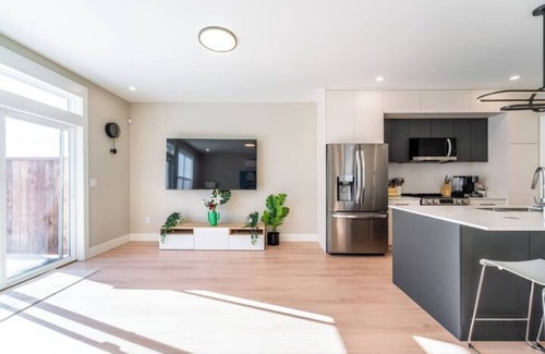 Halifax Casa | Brand New Luxury 3-Bedroom near Long Lake