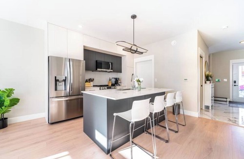 Halifax Casa | Brand New Luxury 3-Bedroom near Long Lake