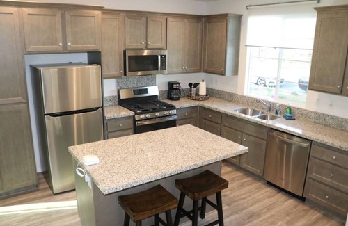 Ventura County Casa | Brand new Luxury 4 bedroom home close to the beach