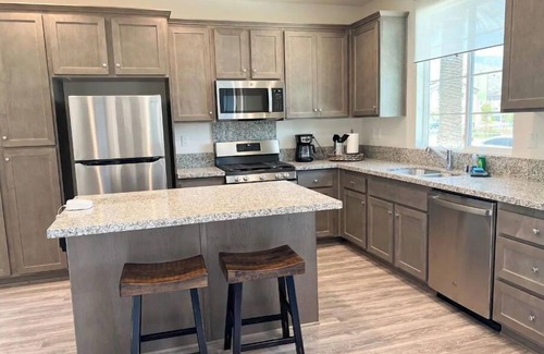 Ventura County Casa | Brand new Luxury 4 bedroom home close to the beach
