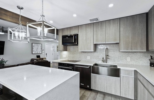 South Scottsdale Condominio | BRAND NEW Luxury Bungalow with 4 heated pools