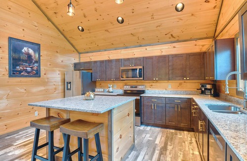 Sevierville Cabina | Brand New Luxury Cabin/Hot tub/Game Rm/Pool table