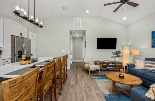 Corolla Village Condominio | Brand-New Luxury Condo, Steps to the Beach and Heated Neighborhood Pool!