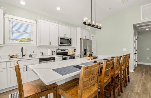 Corolla Village Condominio | Brand-New Luxury Condo, Steps to the Beach and Heated Neighborhood Pool!