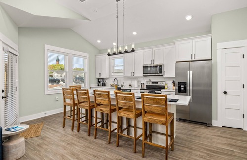 Corolla Village Condominio | Brand-New Luxury Condo, Steps to the Beach and Heated Neighborhood Pool!