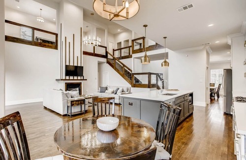 Old East Dallas Casa | BRAND NEW LUXURY CUSTOM HOME IN DOWNTOWN/UPTOWN