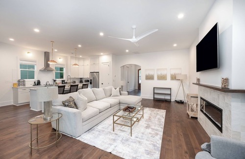 Enderly Park Casa | Brand New Luxury Home 4BR/3BA Minutes to Uptown