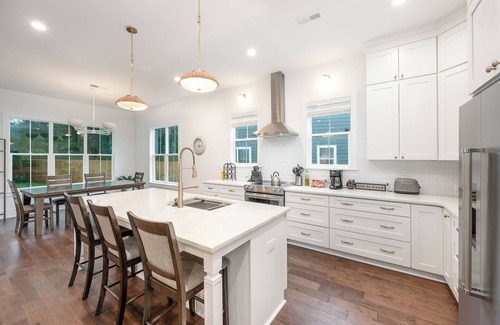 Enderly Park Casa | Brand New Luxury Home 4BR/3BA Minutes to Uptown