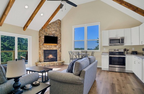Townsend Casa | Brand new luxury home with a magnificent view , and luxurious hot-tub