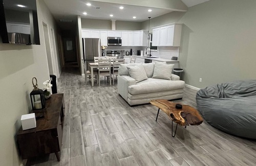 Beaumont Casa | Brand New Modern 3-bedroom house in Beaumont with WiFi and Netflix