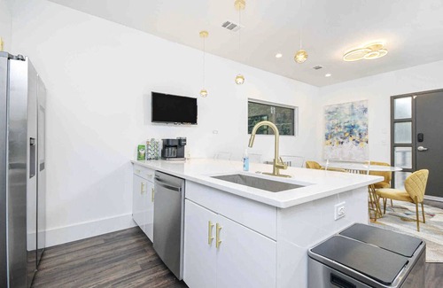 Mechanicsville Casa | Brand New Modern 5 Story Twin Towers with Rooftop Downtown