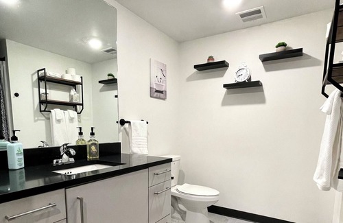Iowa City Apartamento | Brand New Modern Apartment in the heart of Downtown Iowa City