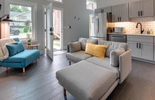 Oakley Casa | Brand New Modern Asheville Escape