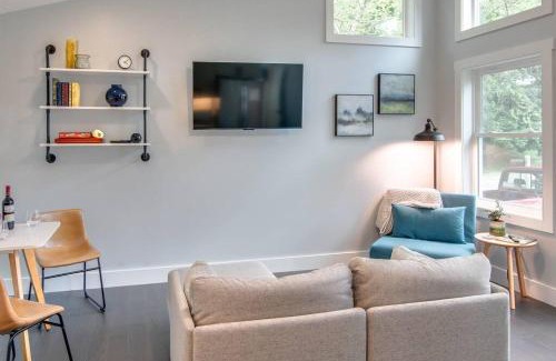Oakley Casa | Brand New Modern Asheville Escape