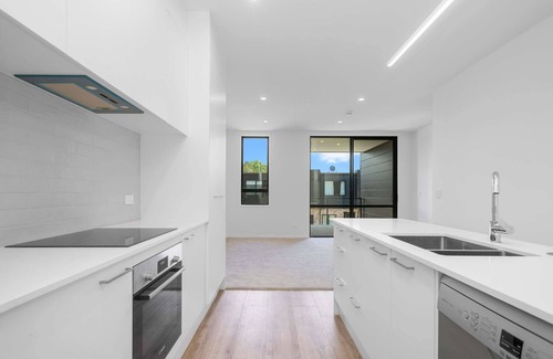 Avondale Casa | Brand New Modern Cozy Home at Central Location| Family Friendly with Netflix