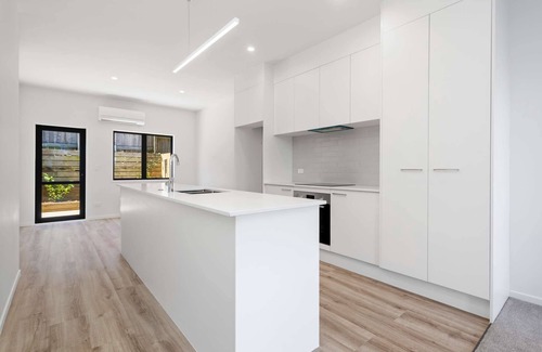 Avondale Casa | Brand New Modern Cozy Home at Central Location| Family Friendly with Netflix