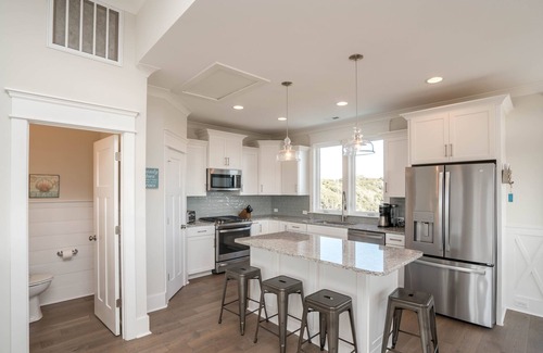 Yaupon Beach Casa | Brand New Modern Home with Private Pool Near Pier & Beach. Y Knot