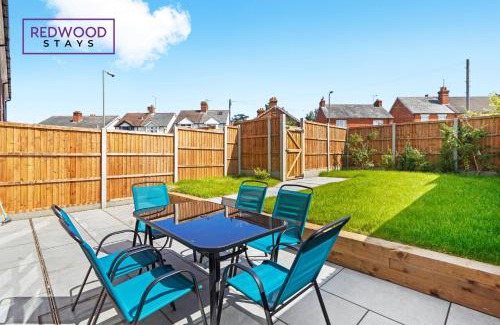 Rushmoor District Casa | Brand New Modern Houses For Contractors & Families with Free Parking, Free WiFi & Netflix By Redwood Stays