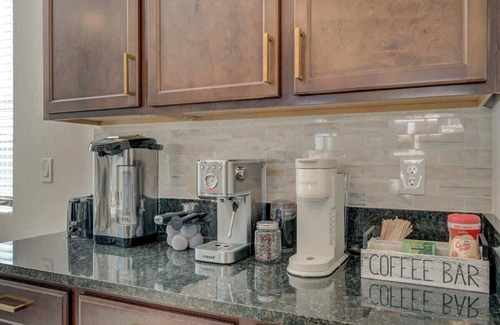 Spring Valley Casa | Brand New Modern & Luxe 5BR House Minutes to Strip