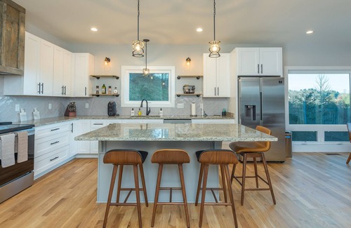 Weaverville Casa | Brand New! Modern Mountain Retreat w/ Stunning Views