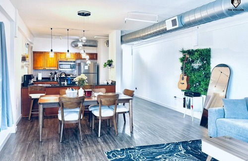 Downtown Memphis Apartamento | BRAND NEW Modern Spacious Loft in Downtown with free parking
