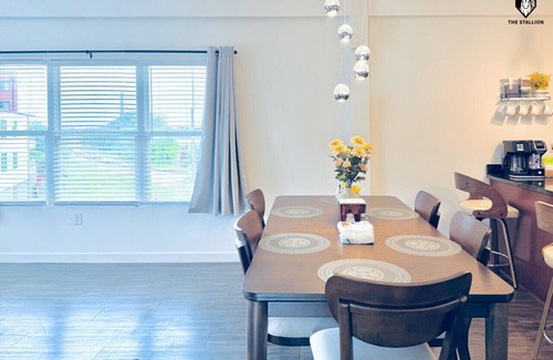 Downtown Memphis Apartamento | BRAND NEW Modern Spacious Loft in Downtown with free parking