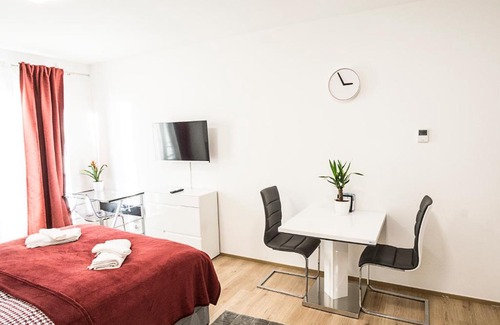 Malesice Apartamento | Brand New Modern Stylish Apartment + parking & balcony