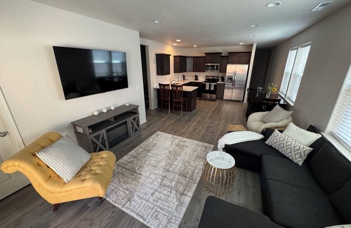 Thurston Condominio | Brand New never lived in 3-bedroom Duplex in enjoyable Springfield with AC