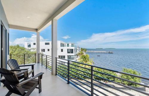 Monroe County Casa | Brand New Oceanside Paradise Waterfront with Pool and Hot Tub