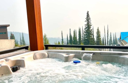 Silver Star Mountain Cabina | BRAND NEW, oversized, Ski-in/Ski-out out luxury in Silver Star Mountain Resort.