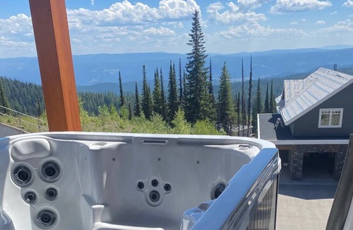 Silver Star Mountain Cabina | BRAND NEW, oversized, Ski-in/Ski-out out luxury in Silver Star Mountain Resort.