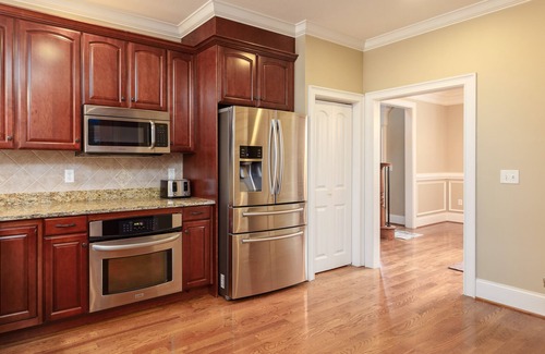 Asheville Casa | Brand New Pool and Hot Tub! Premium Wifi! Luxurious Home in Asheville. Bathrooms en-suite!