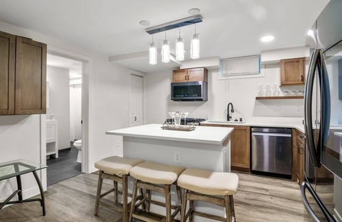Southwest Minneapolis Apartamento | BRAND NEW! Private and Modern 2BR Unit